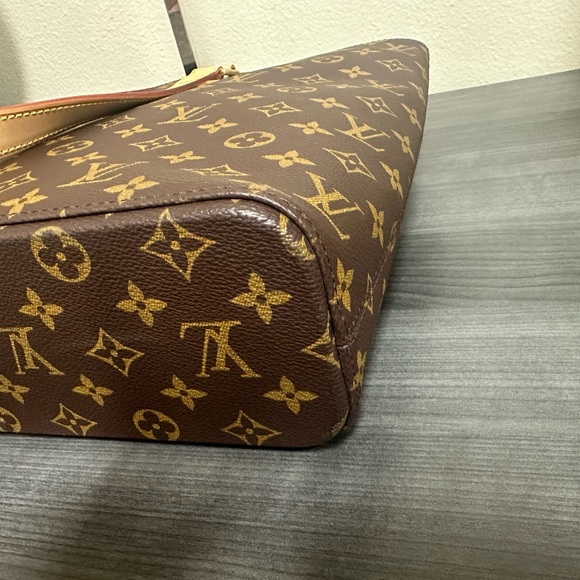 AUTHENTIC Louis Vuitton Luco Monogram Tote - Picture 6 of 12
